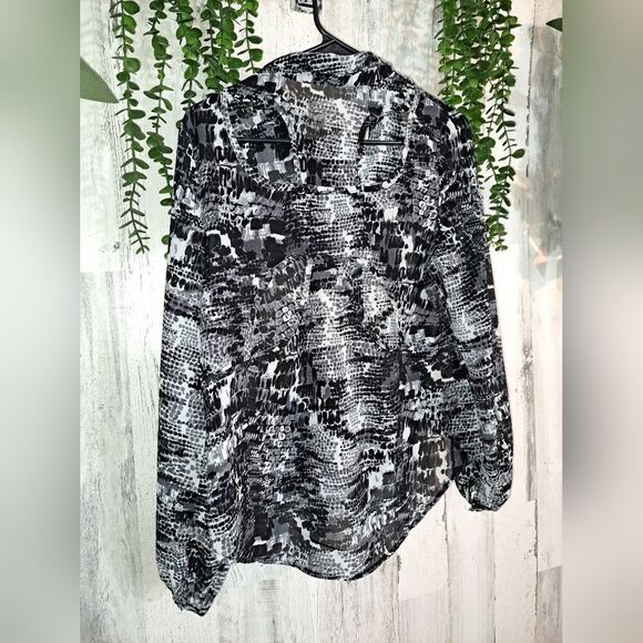 NWOT Iris Snake Print Blouse - Picture 8 of 8